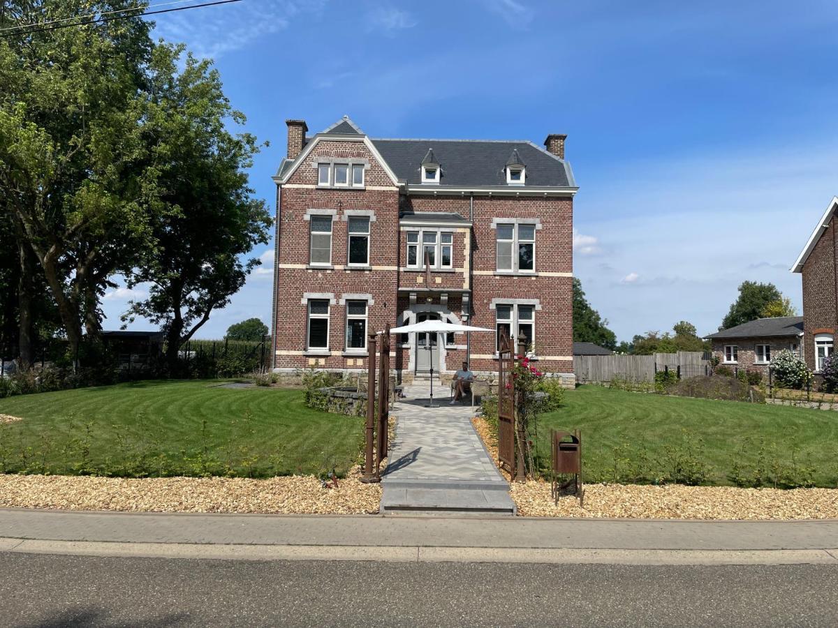 B&B Het Notarishuis - Authentiek Verblijf Nabij Maastricht 富伦 外观 照片