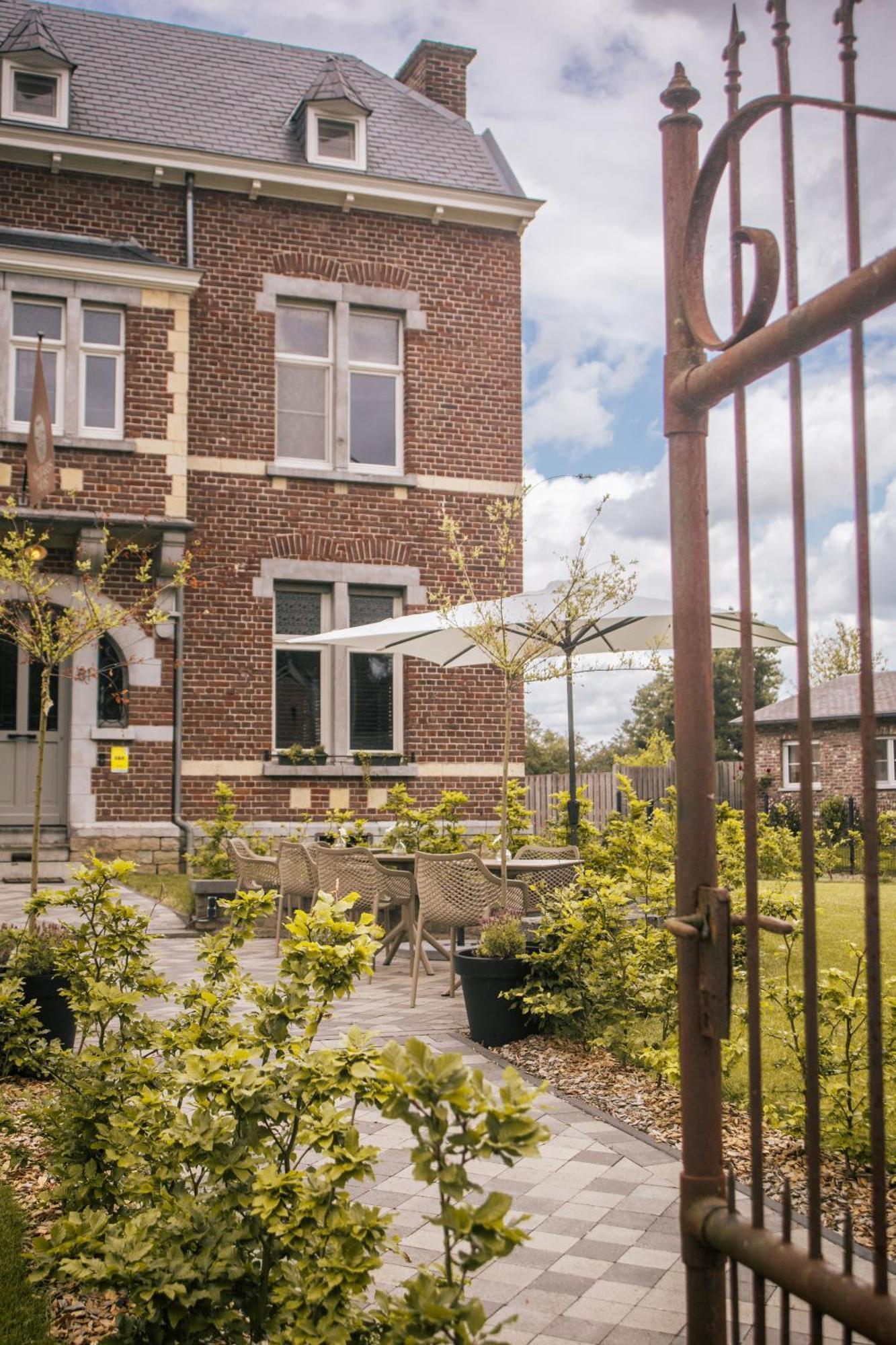 B&B Het Notarishuis - Authentiek Verblijf Nabij Maastricht 富伦 外观 照片